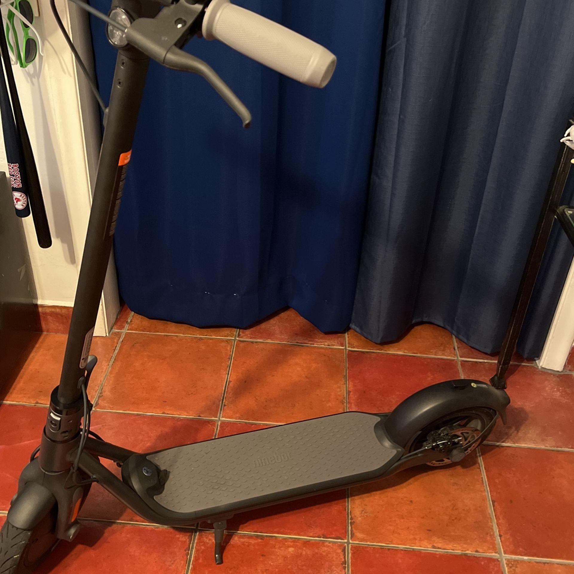 Scooter 🛴 Ninebot F25 Regular Price$499/550