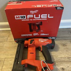 Milwaukee M18 FUEL 18-Volt Lithium-Ion Brushless Cordless 18-Gauge 1/4 in. Narrow Crown Stapler (Tool-Only) 