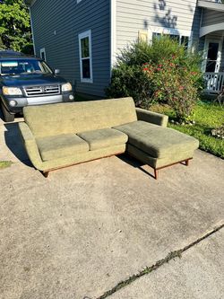 Modern Style Sectional Sofa‼️Well maintained & Built‼️$140‼️ DELIVERY AVAILABLE FOR EXTRA FEE