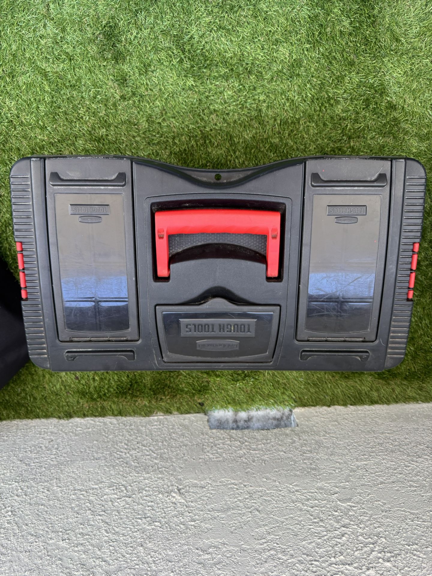 Rubbermaid Heavy Duty Tool Box 