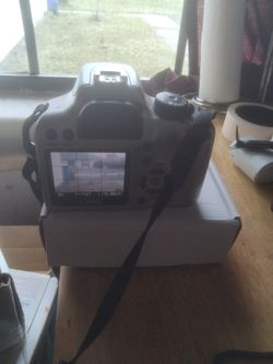 Canon EOS Rebel XS Digital SLR DS126191 With Lens