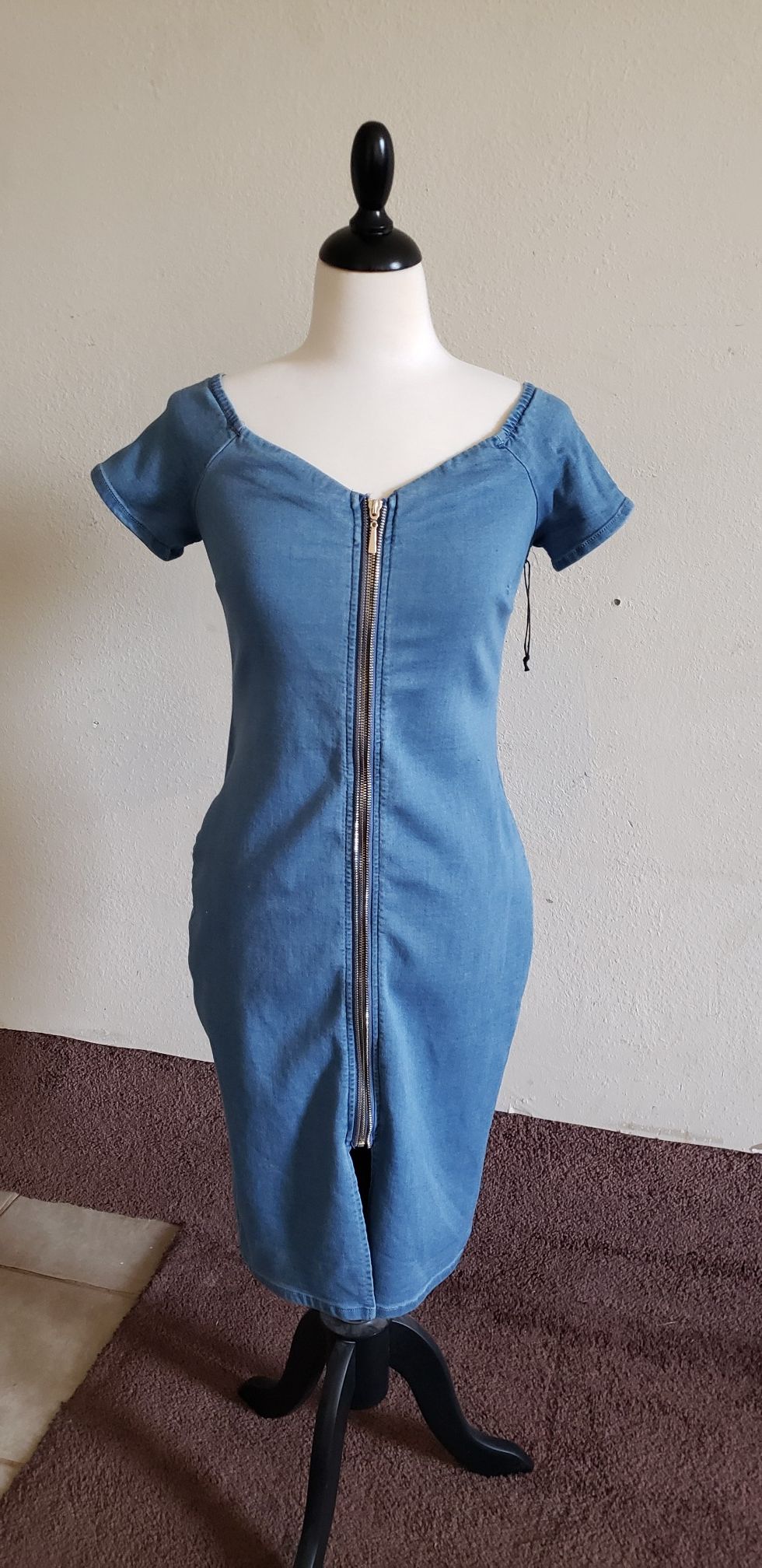 Denim strech dress (M) It makes your body look beautiful!