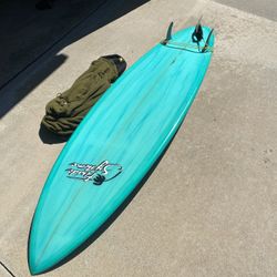 Surfboard 6’9”.  Fluide Système 
