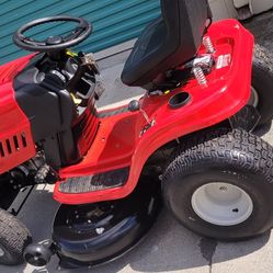 Troy-Bilt

Pony 42 in. 15.5 HP Briggs and Stratton 7-Speed Manual Drive Gas Front Engine Riding Lawn Tractor

