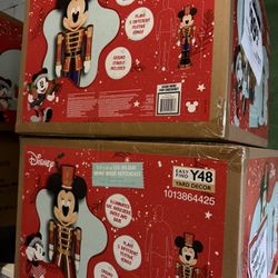 Mickey and Minnie Mouse Nutcrackers 