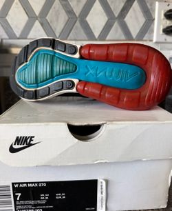 Women Nikes Air Max 270/ SZ 7