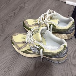 New balance 1906r size 10 yellow and green