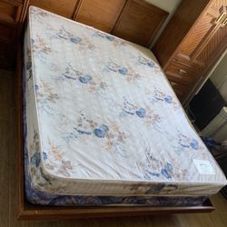 Red Oak Bed, Queen-size With or w/o Mattresses