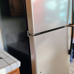 GE REFRIGERATOR STAINLESS STEEL