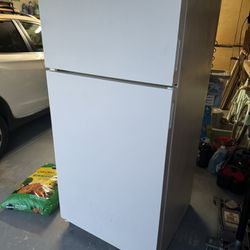 18 Cb Refrigerator 