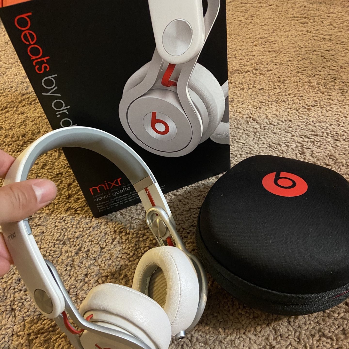 BEATS BY DRE MIXR HEADPHONES (WHITE) for Sale in Pumpkin Center