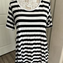 Lularoe Perfect tee! (Size L)