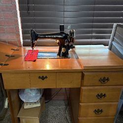 Singer Sewing Machine W/ Stand 