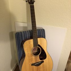 Yamaha 700 Series Acoustic Guitar
