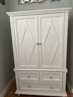 White wooden Cabinet