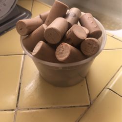 31 Wine corks