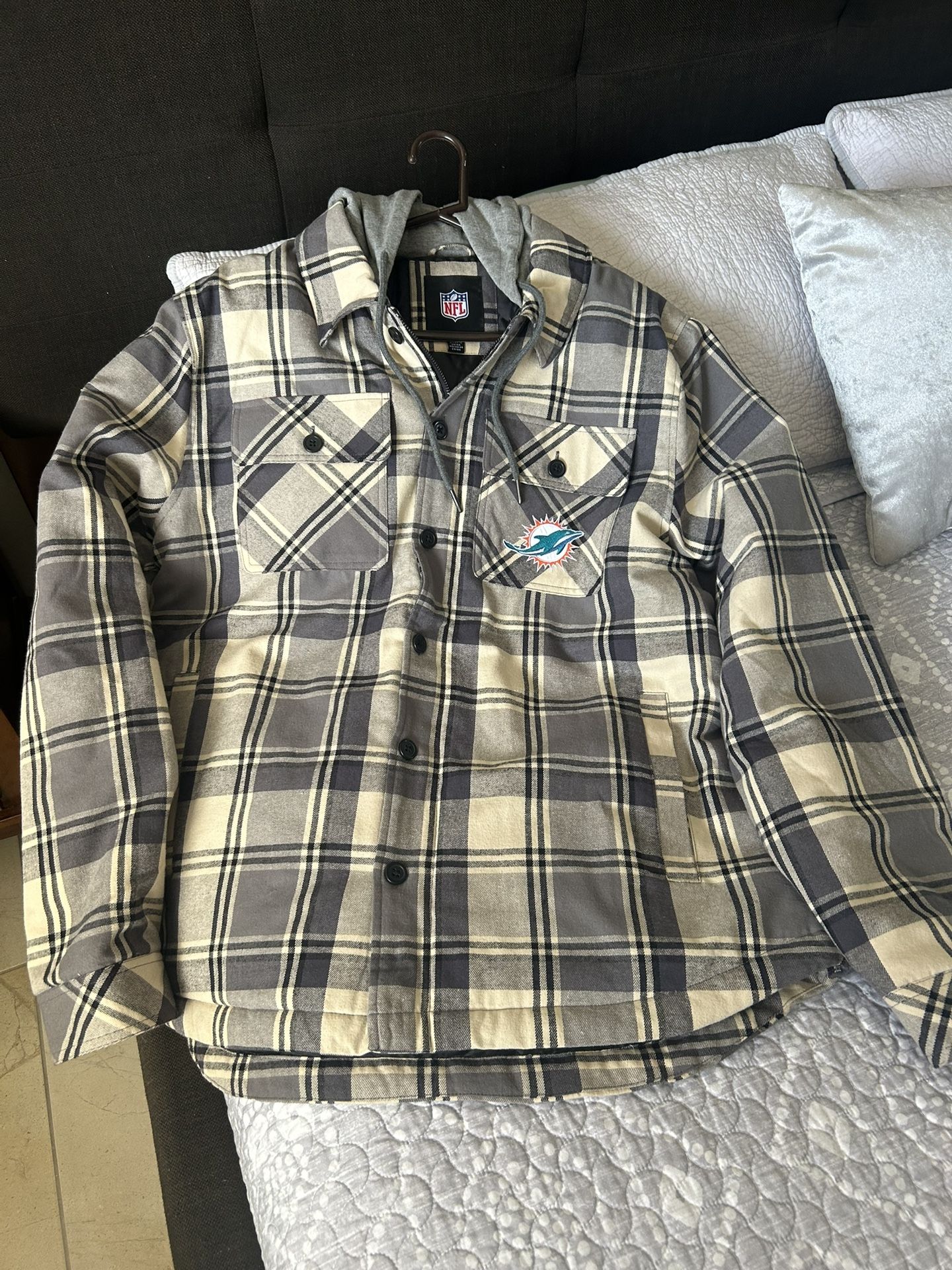 NFL TEAM APPAREL (L) MIAMI DOLPHINS FLANNEL BUTTON AND ZIPPER JACKET WITH HIDEAWAY HOODIE 