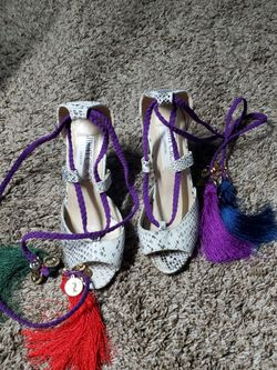 Tassel Fringe Shoes Sandals 6.5 Heels snake skin wrap 
Excellent condition, lightly worn
Colorful,  faux snake skin
Size 6.5
Smoke free and per free h