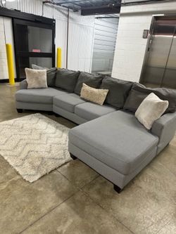 *Free Delivery*🚚 Modern Grey Ashley Furniture Sectional W/ Cuddler!