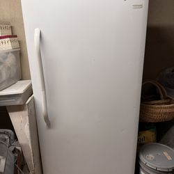 Frigidaire Freezer FFFU14F2QWJ USED