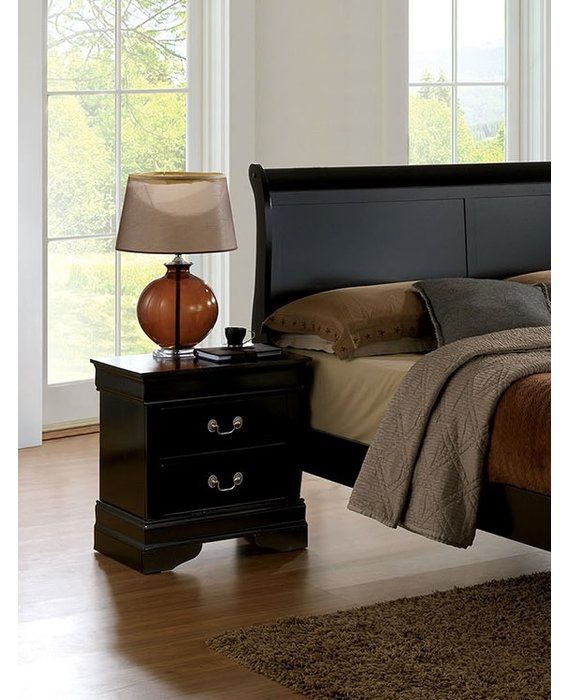 Nice bedroom set: bed ,chest,dresser, mirror,night tabe