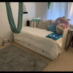 Full/twin Size daybed 