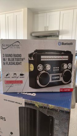 3 Band radio w/ Bluetooth & flashlight