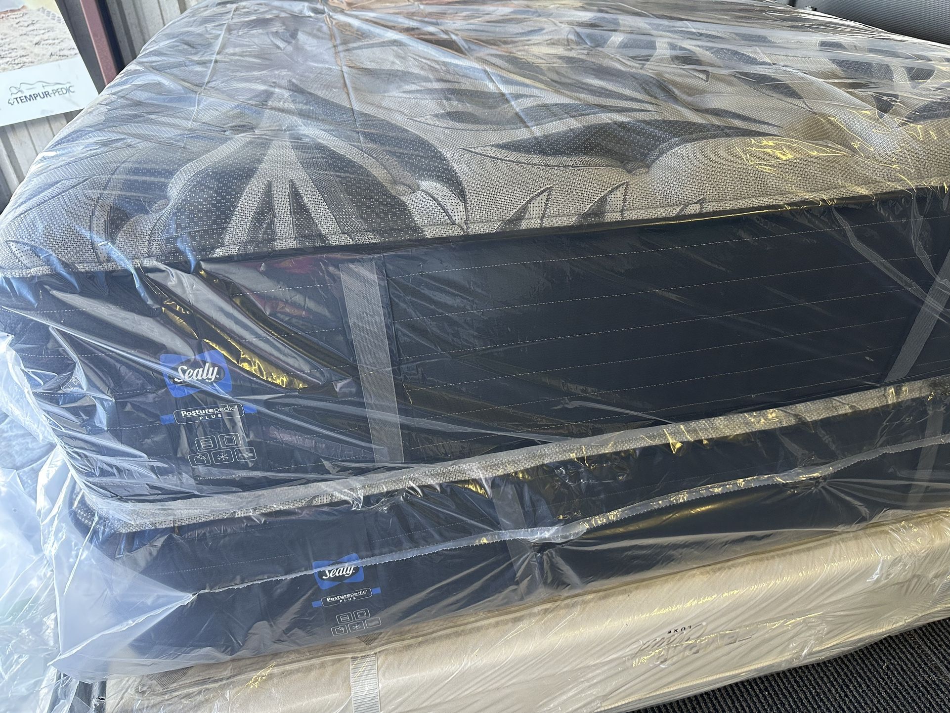 Sealy Posturepedic Queen Mattress