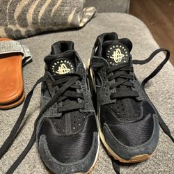 All Black Nike Shoes 