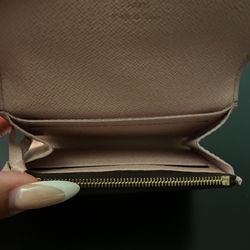 Is this normal for Rosalie coin purse?