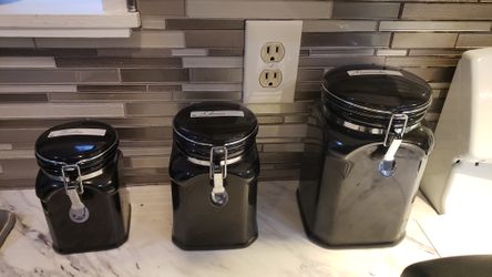 Food containers