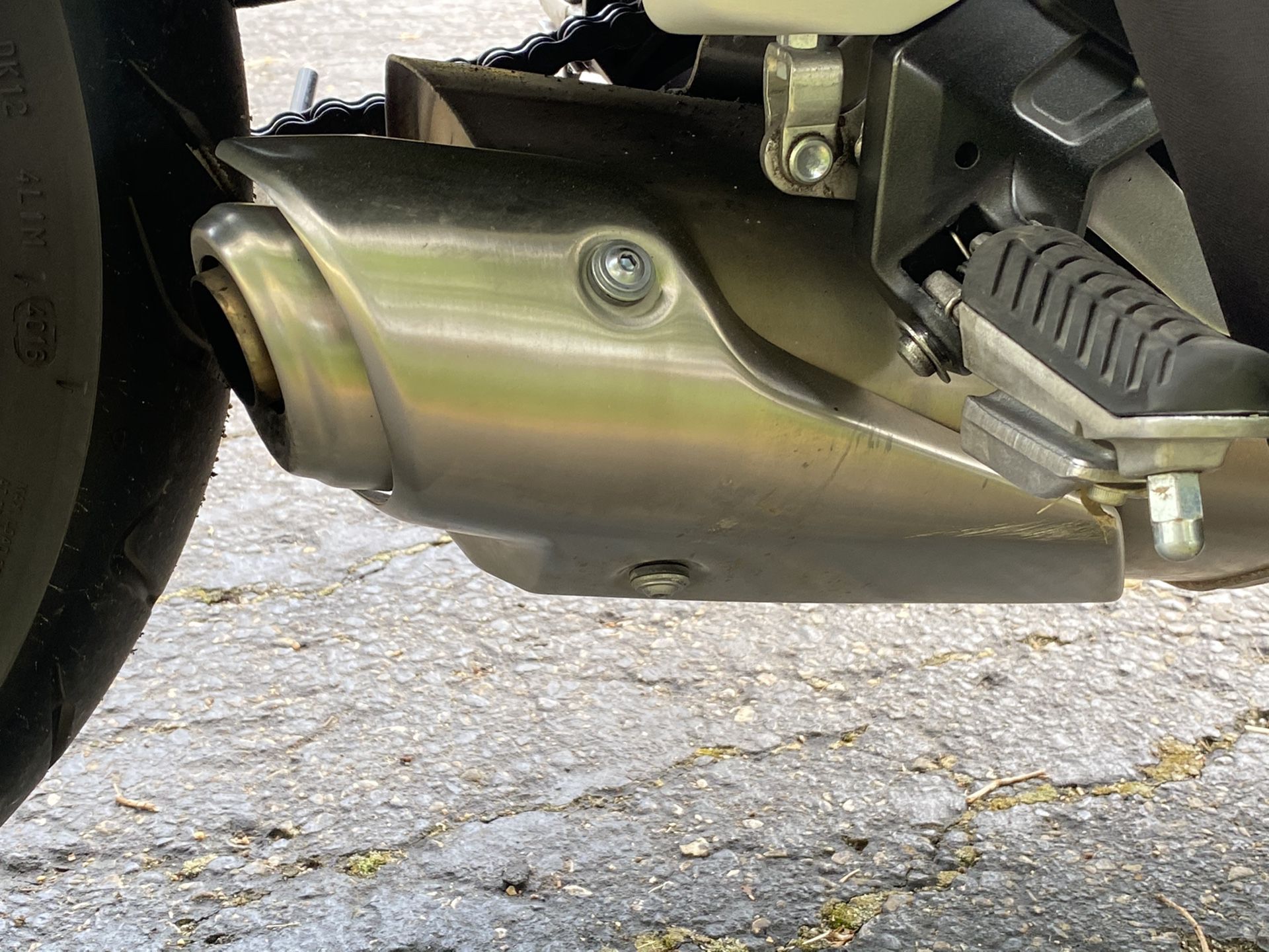 Motorcycle exhaust system for a Kawasaki Ninja 650