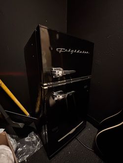 Mini fridge