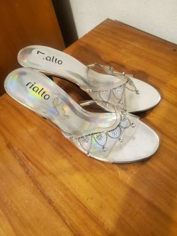 New Cute Ladies Clear Dress heels 👠 size 7 made by Rialto