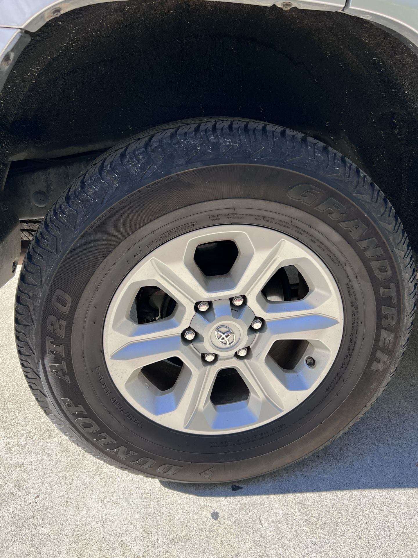 Dunlop 265 70 17 Tires