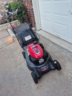 Honda mower hrn216vka usada trabajando muy bien