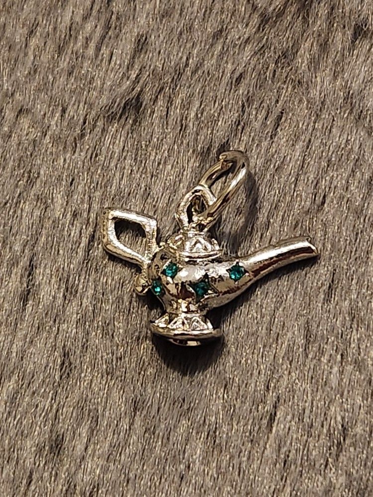 NEW Magic Lamp Dangle Charm Pendant. From a clean and smoke-free household. Bundle to save on shipping costs! Pick up or Only at 23rd Street in Wa