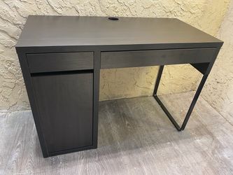 Black Brown Desk - Delivery Available For An Additional Fee - See My Other Items 😀