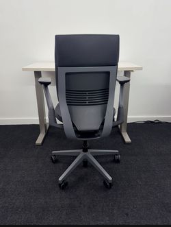 LIKE NEW CONDITION STEELCASE GESTURE CHAIR ! BLACK LEATHER WITH LUMBAR SUPPORT!