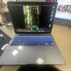 MacBook 13 Inch M1 8gb