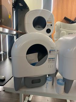 Brand new smart litter box