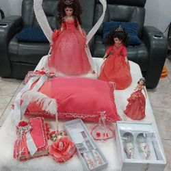 Quinceañera- Muñeca Centro De Mesa, Biblia, Cojin, Pala Y Cuchillo, Pluma, Copas Y La Última Muñeca  Color Coral. $65dlls Por Todo.  