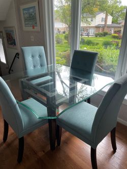 Dining table with 4 chairs or breakfast table