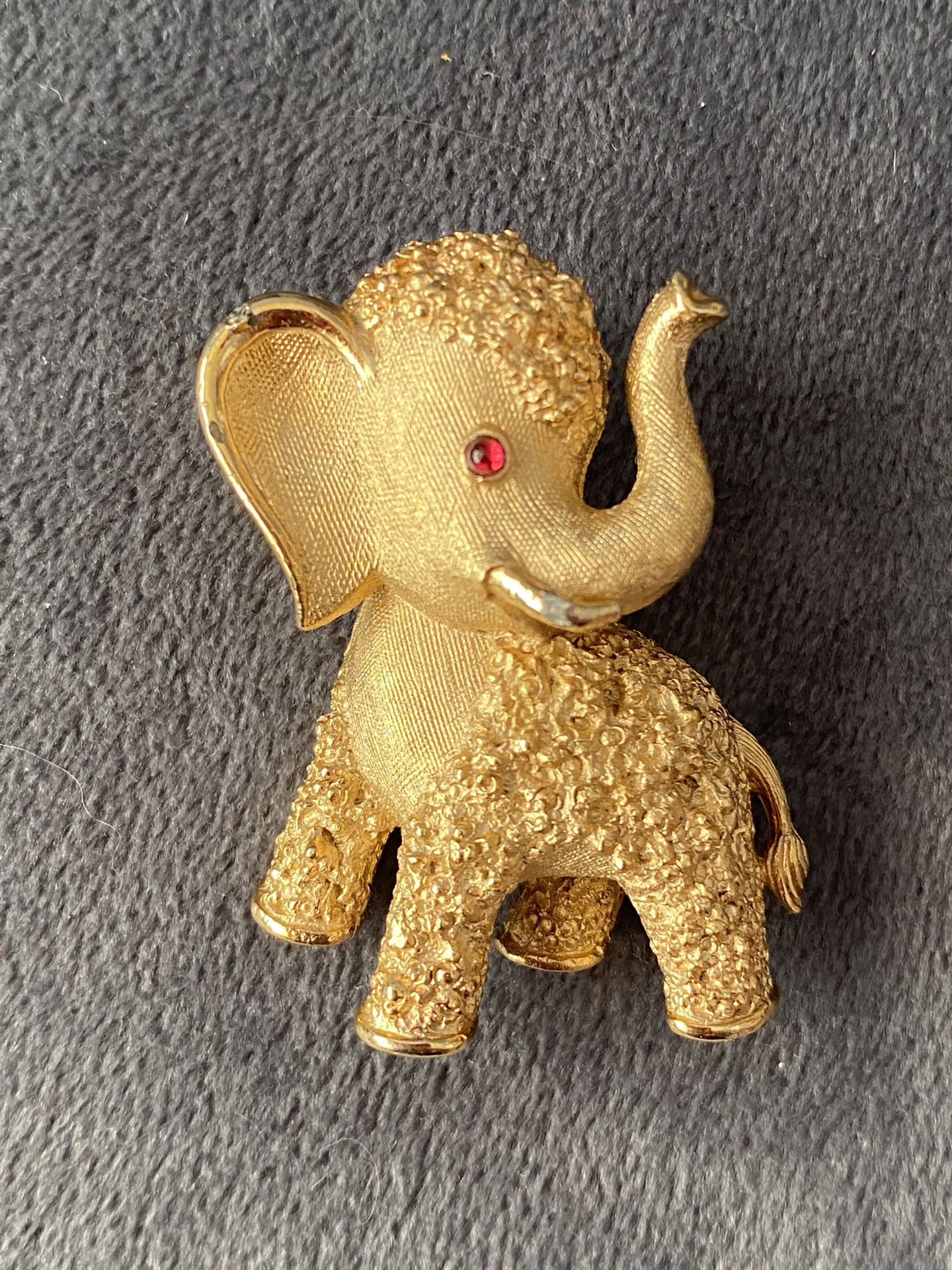 Crown Trifari Vintage 1950s Vivid Baby Elephant Crystal Eye Gold Brooch 