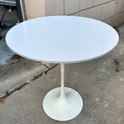 Vintage 1960’s Knoll Saarinen Tulip Side Table 