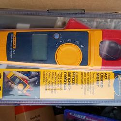 Fluke 323 Clamp Meter