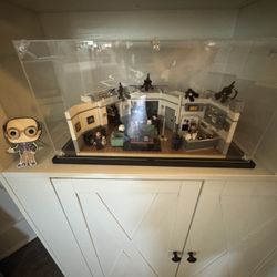 Completely Built LEGO Friends & Seinfeld Sets with Display Cases – For Sale