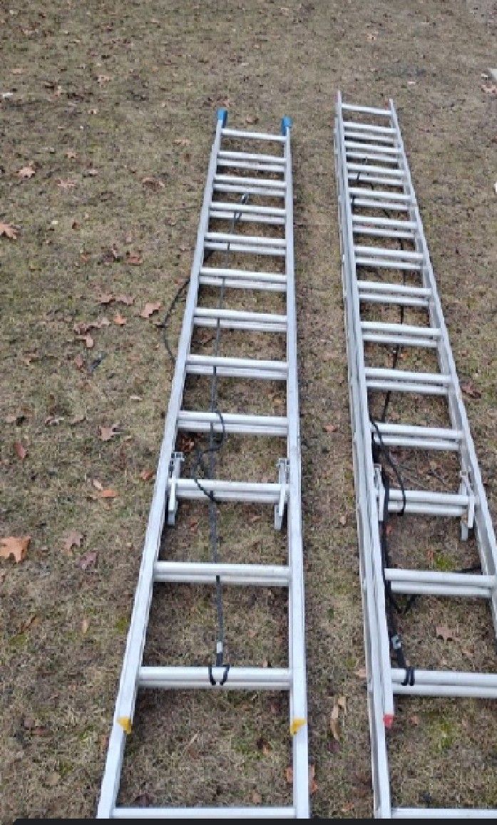 28in And 24 In Aluminum Ladders