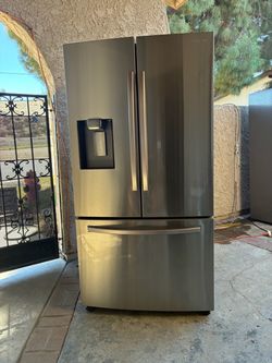 Samsung refrigerator  4 yrs old