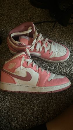 Jordan 1 mid valentines 2023